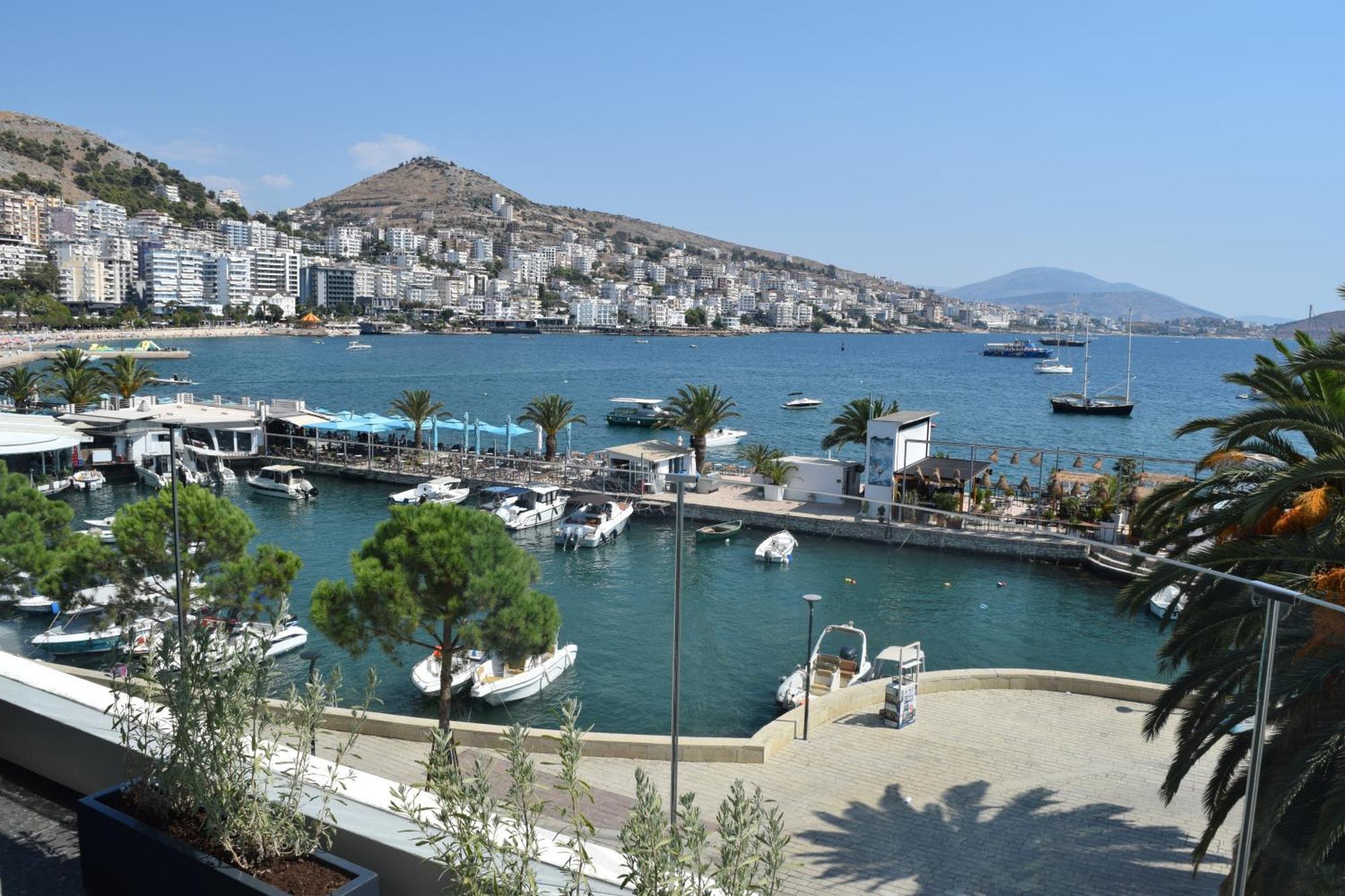 Lion Gate Hotel Sarandë Exterior foto